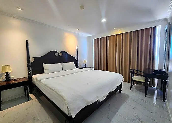 Hotel The 5*